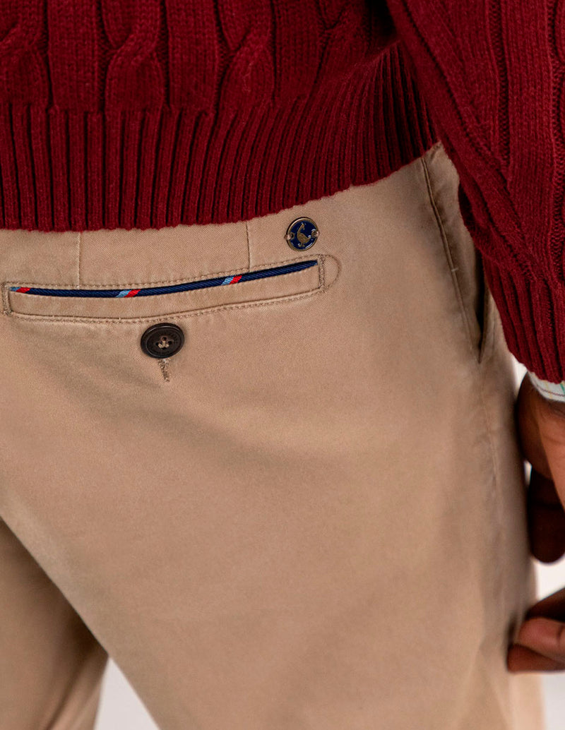 Pantalón Chino Básico Beige