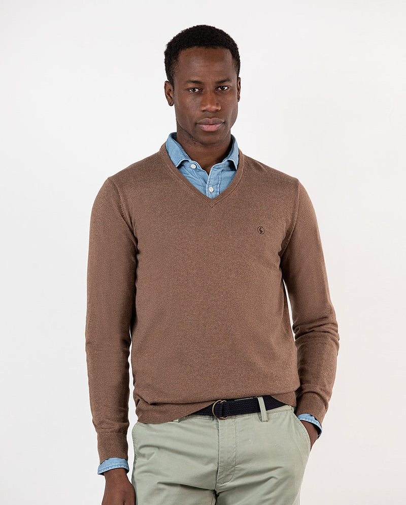 El Ganso | Jersey Cuello Pico Coderas Marrón para hombre.