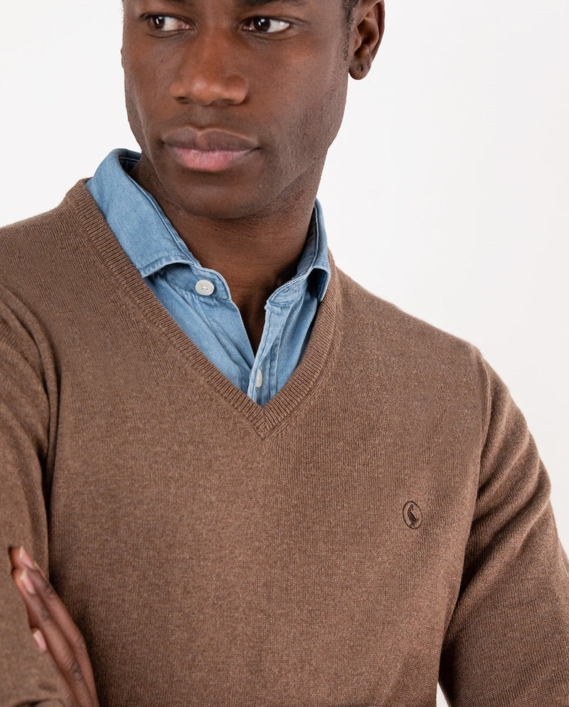 El Ganso | Jersey Cuello Pico Coderas Marrón para hombre.