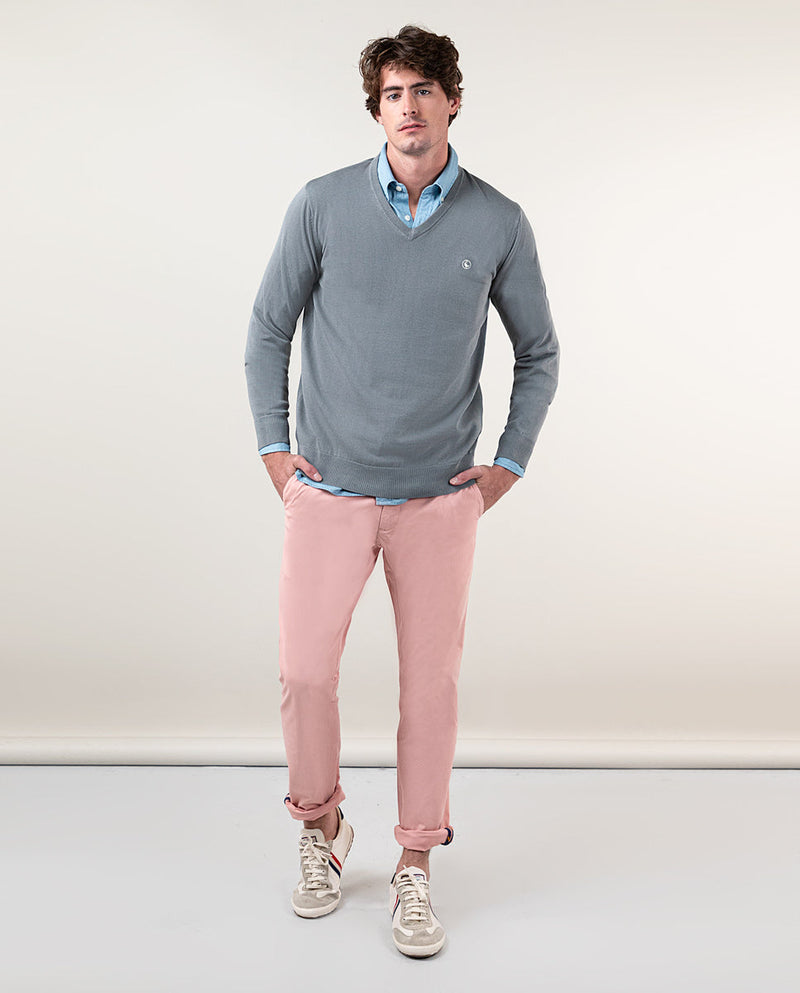 El Ganso | Jersey Cuello Pico Garment Dyed Gris Gris  para hombre.