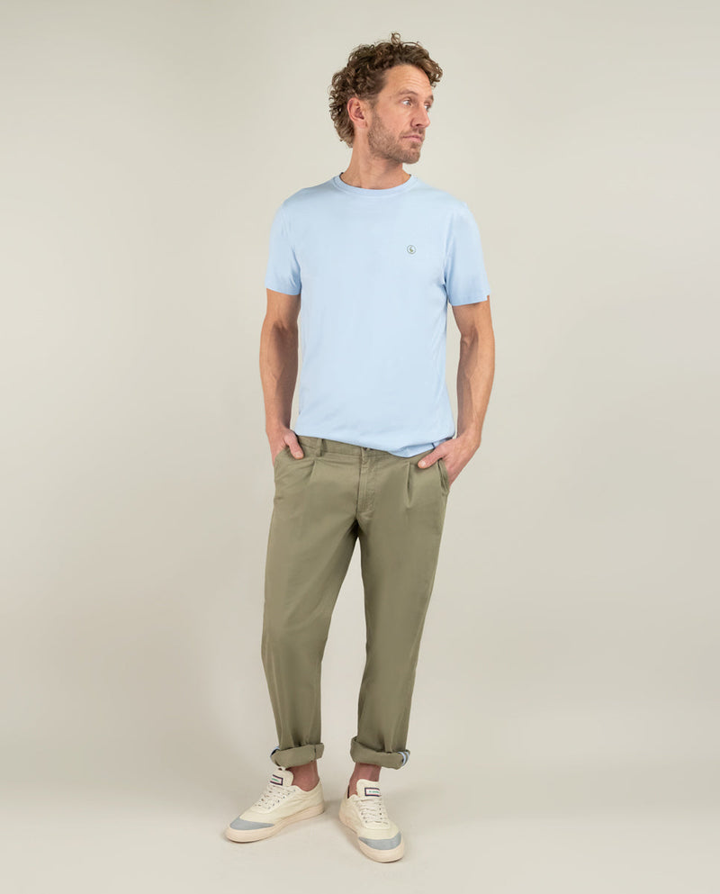 Camiseta Cuello Caja Garment Dyed Celeste
