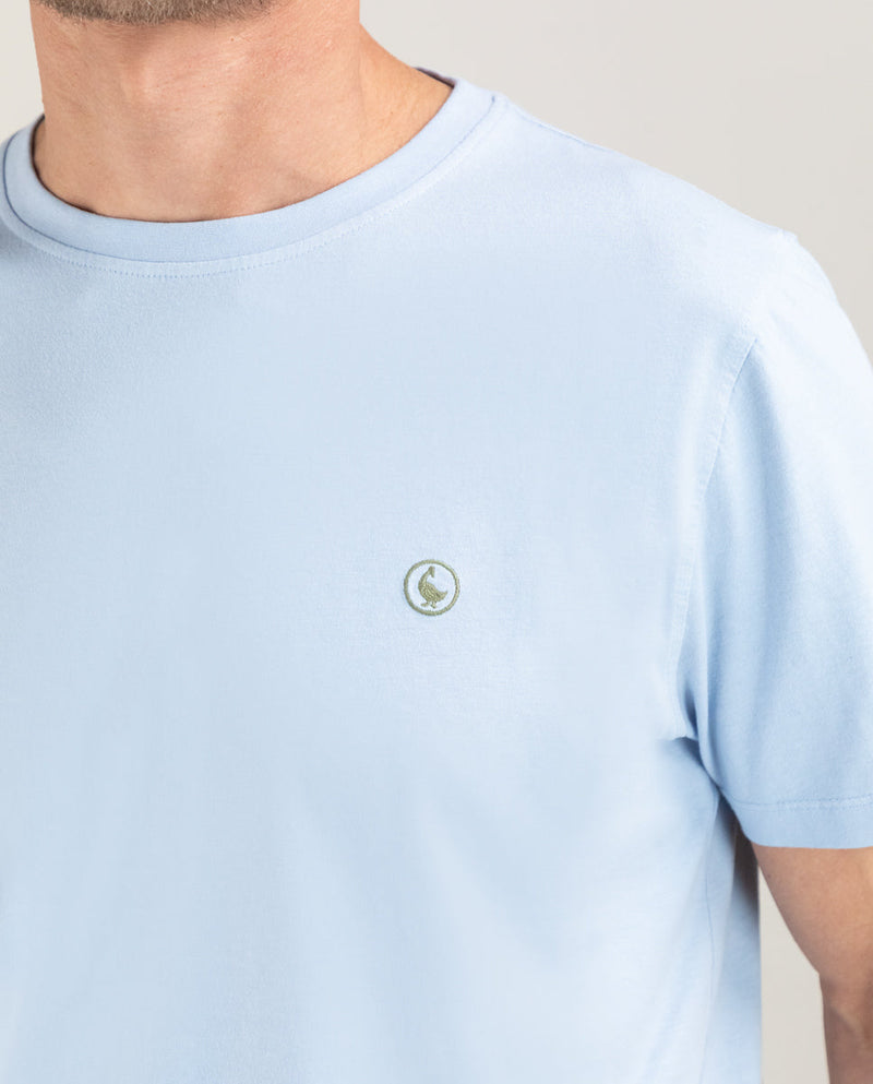 Camiseta Cuello Caja Garment Dyed Celeste