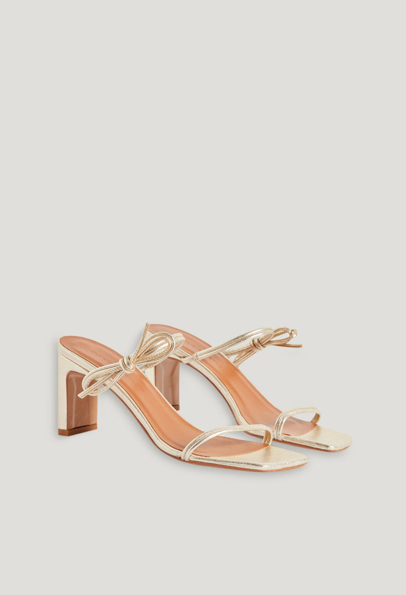 Sandalias de cuero dorado