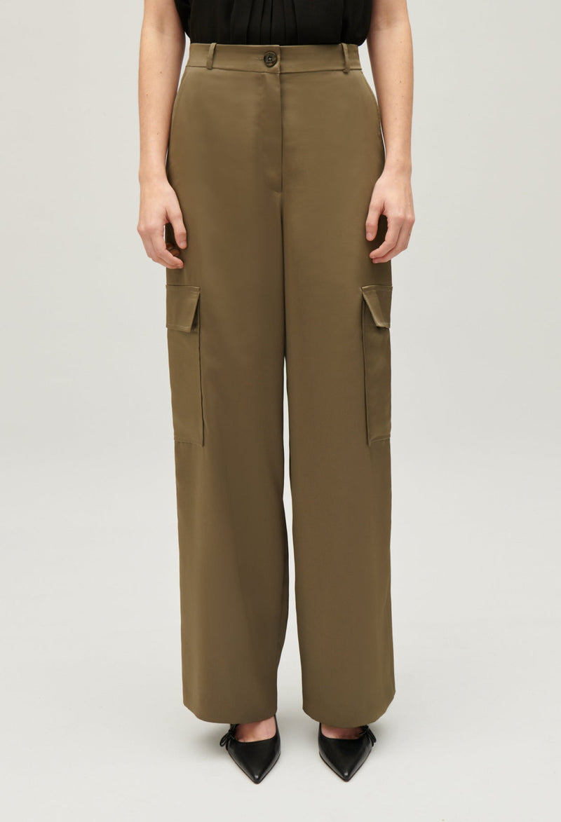 Claudie Pierlot | Pantalón cargo fluido satinado en caqui para mujer.