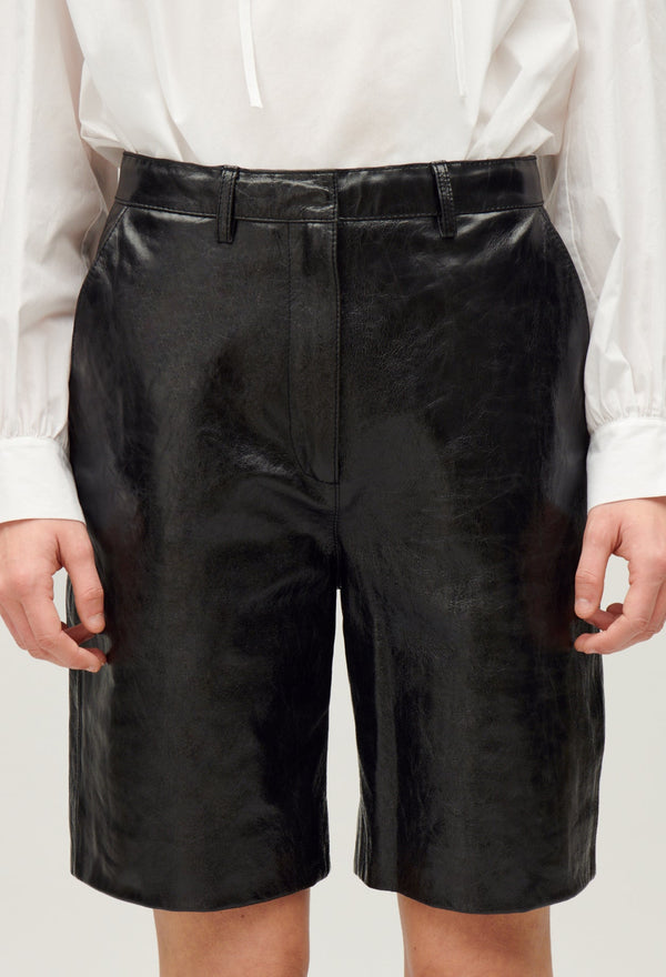 Bermudas cuero negro
