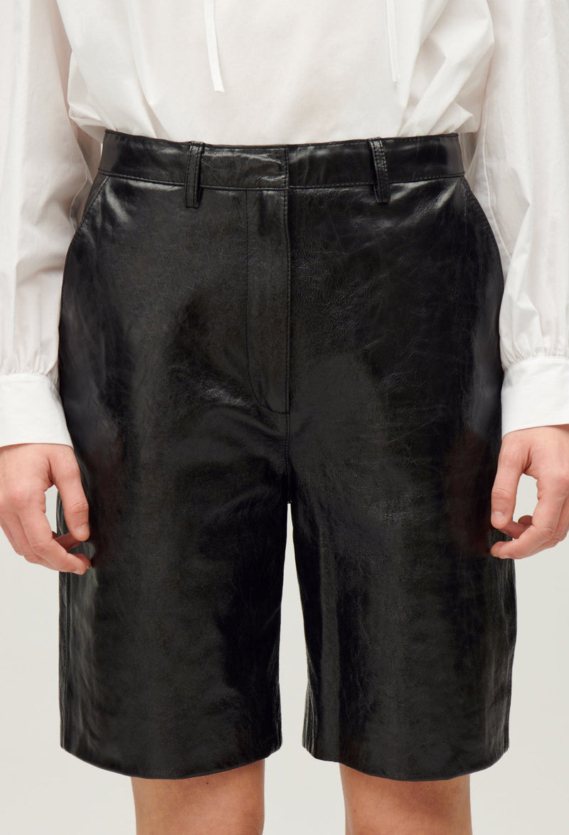 Bermudas cuero negro