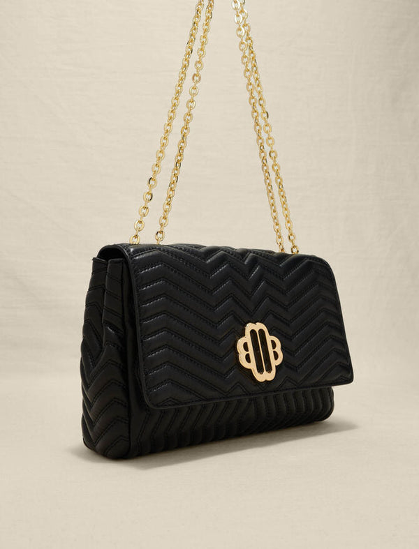 Bolso de piel con cadena