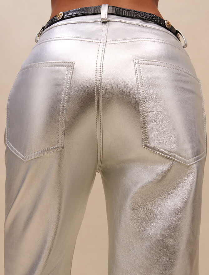 Pantalones de piel plateados