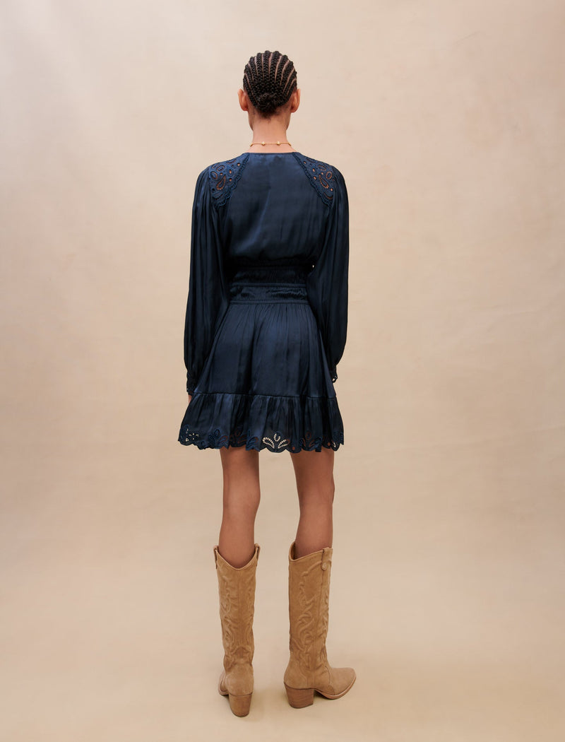 Vestido bordado con frunces