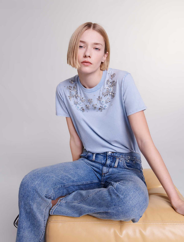 Camiseta con tachuelas