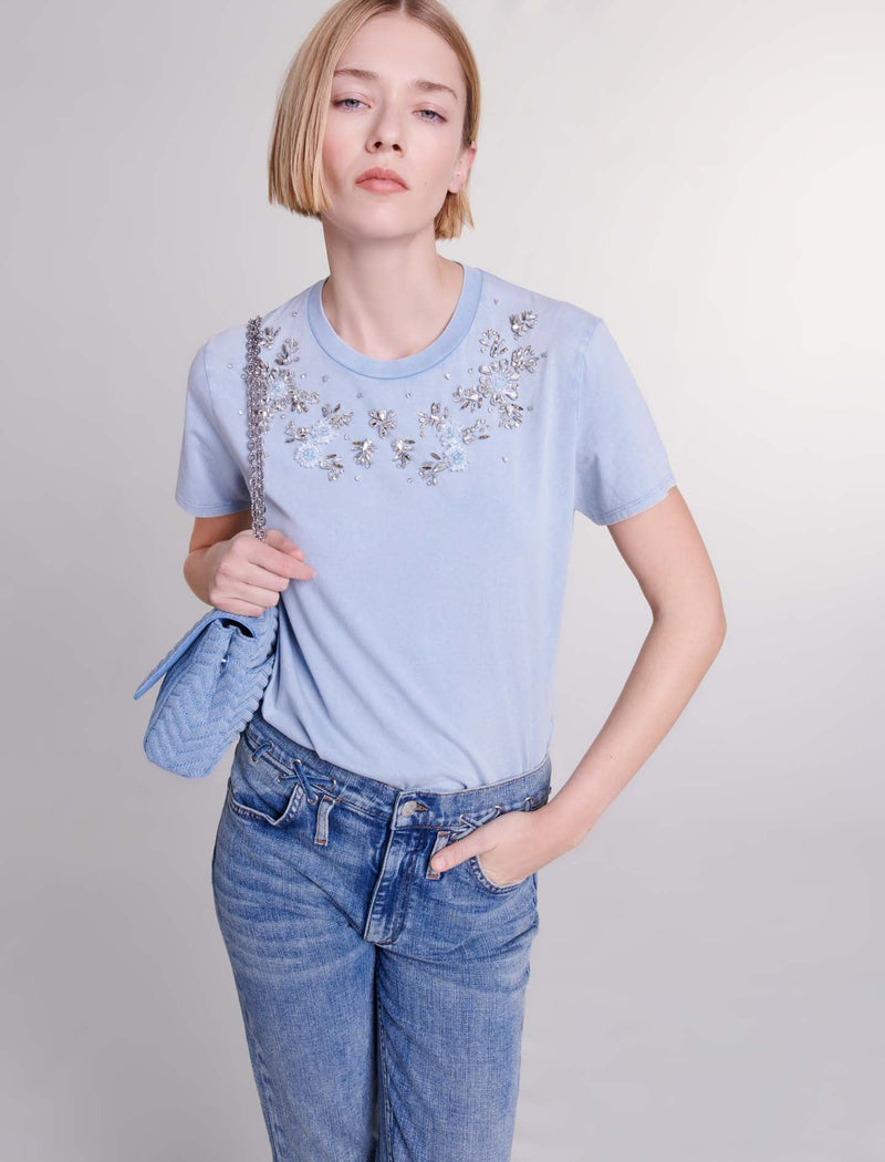 Camiseta con tachuelas