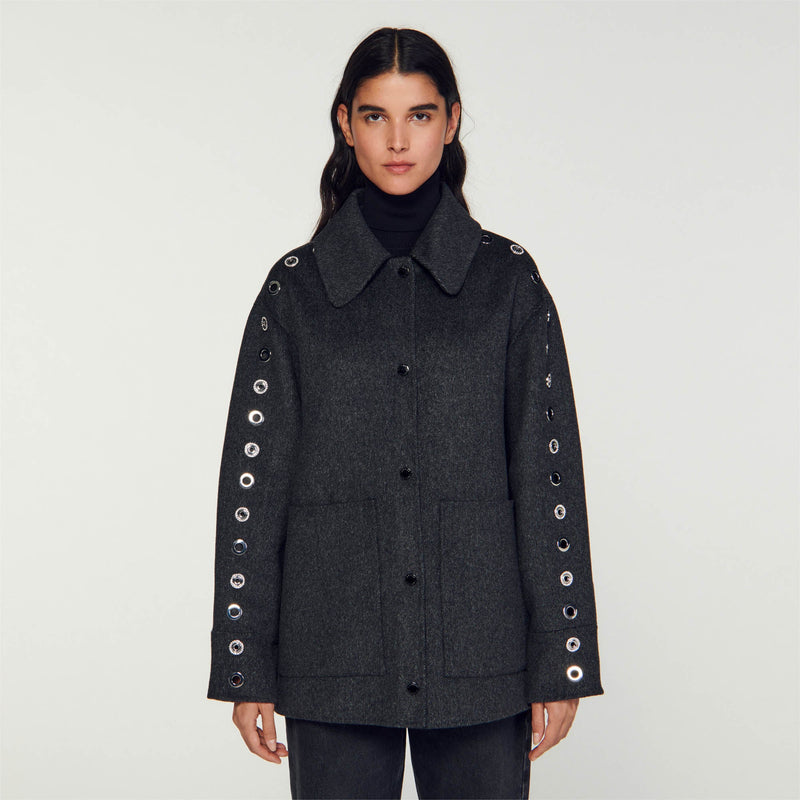 Abrigo oversize con ojales