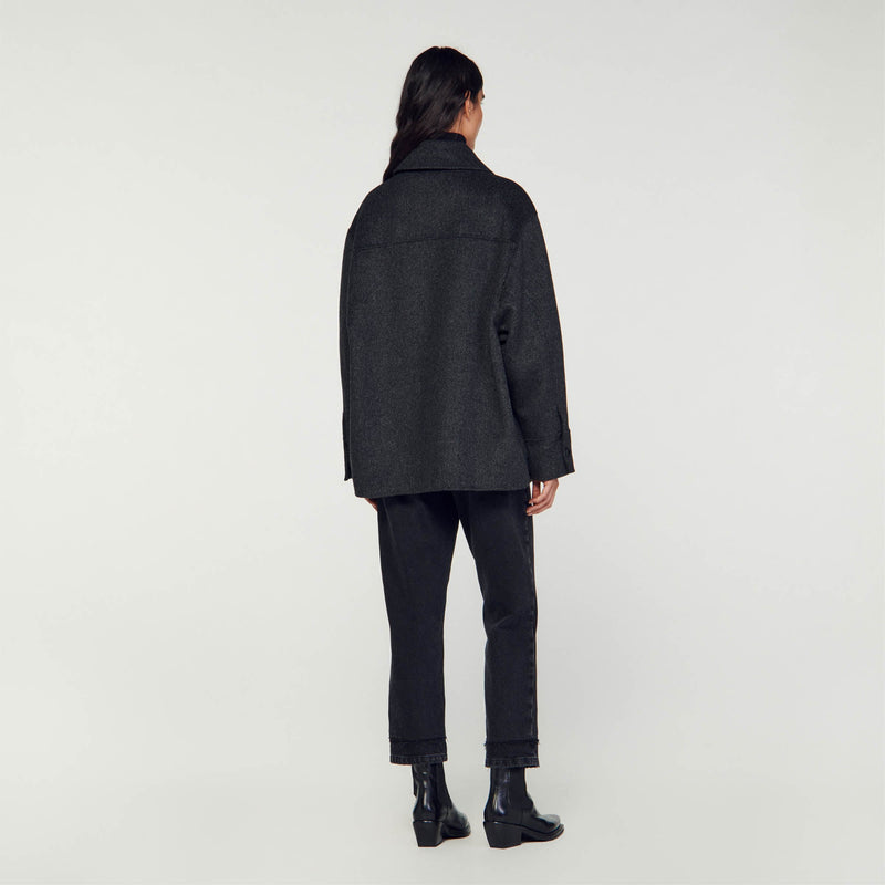 Abrigo oversize con ojales