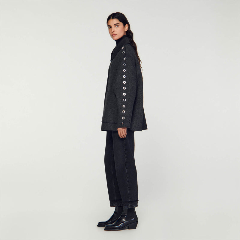 Abrigo oversize con ojales
