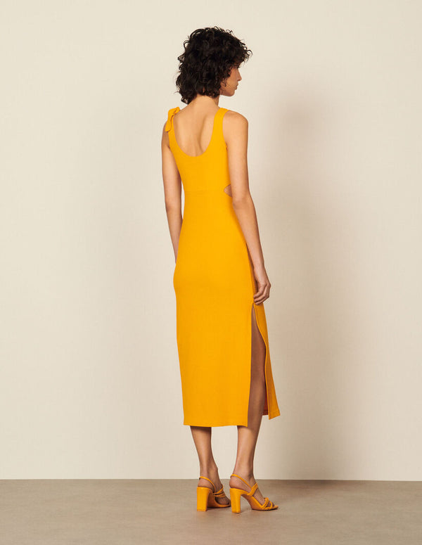 Vestido midi detalles calados laterales