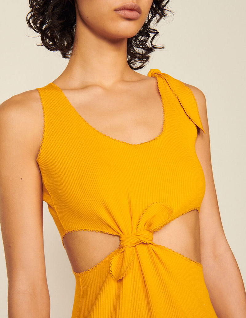 Vestido midi detalles calados laterales