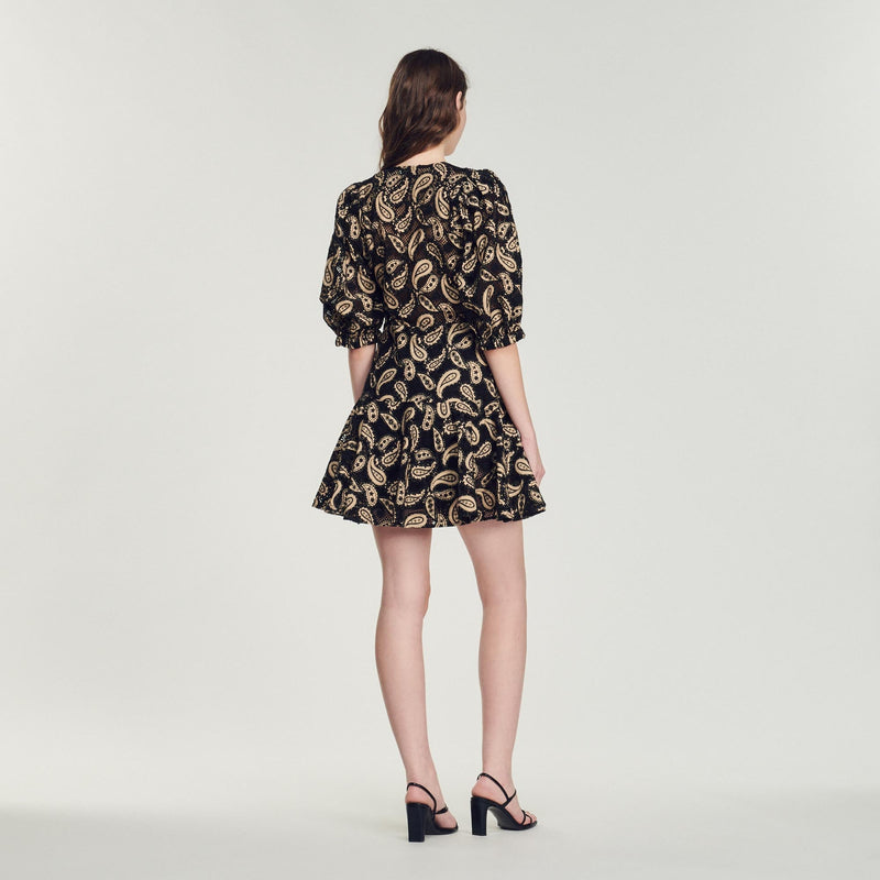Vestido corto de guipur motivo cachemira