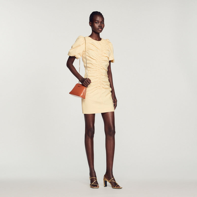 Vestido corto fruncido