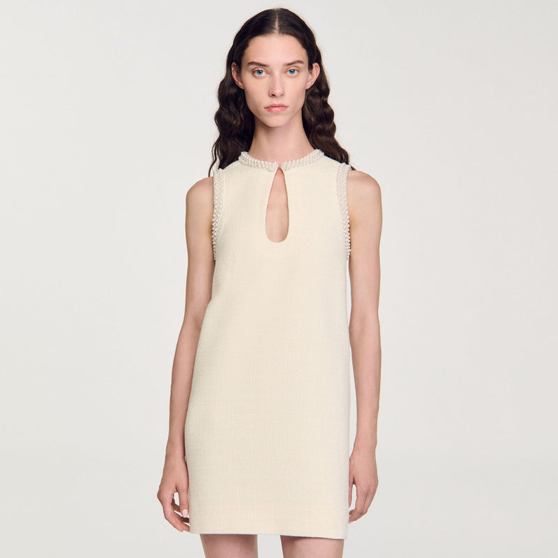 Vestido corto con pedrería