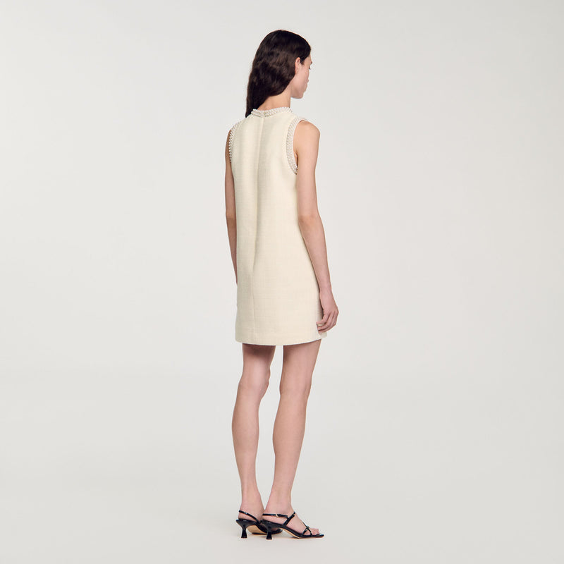 Vestido corto con pedrería