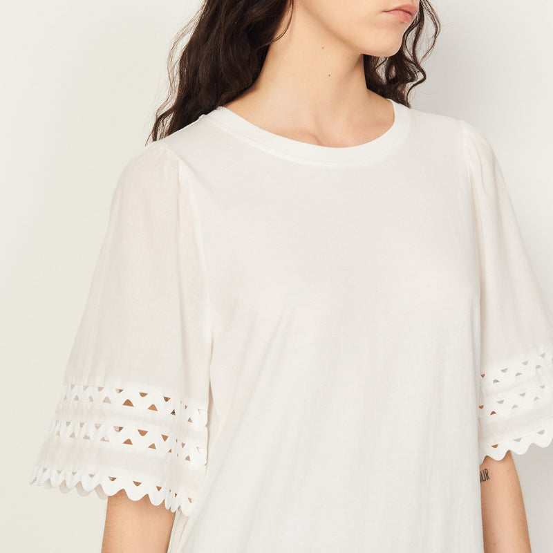 Camiseta con pasamano de encaje