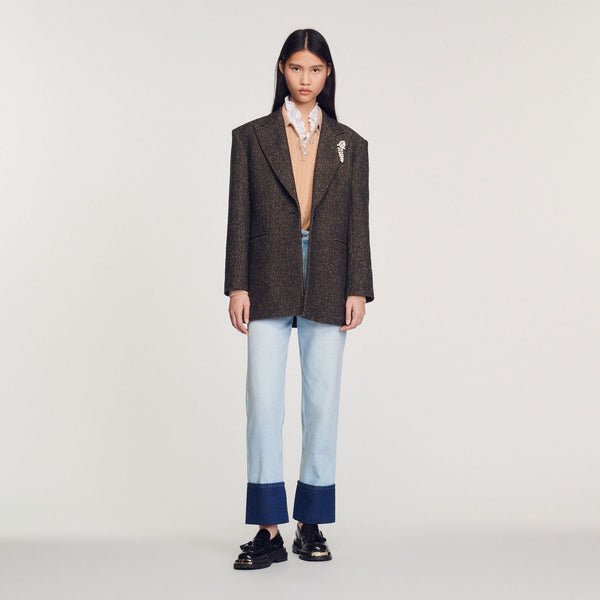 Chaqueta de sastre con broche joya