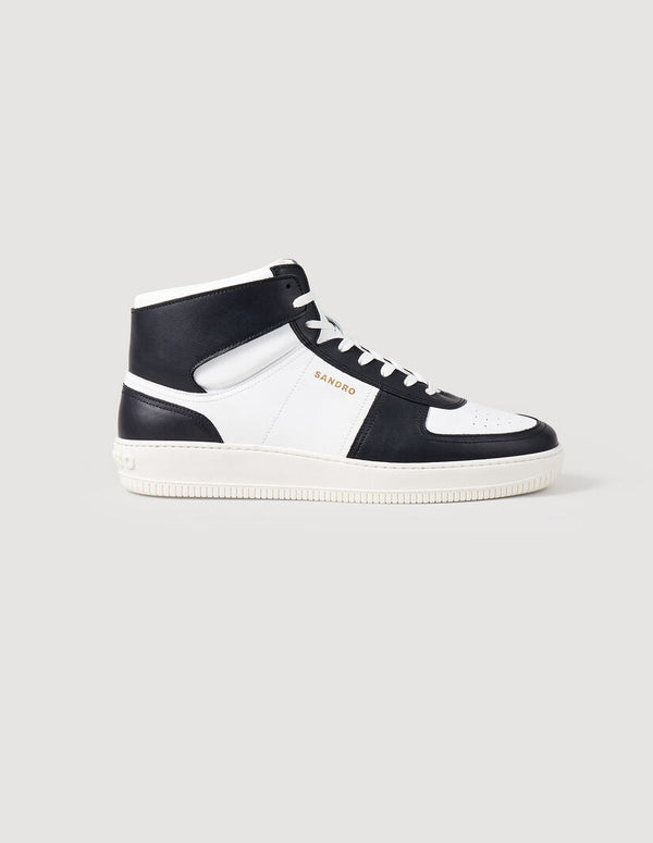 Sneakers altas de pie