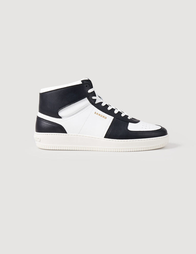Sneakers altas de pie