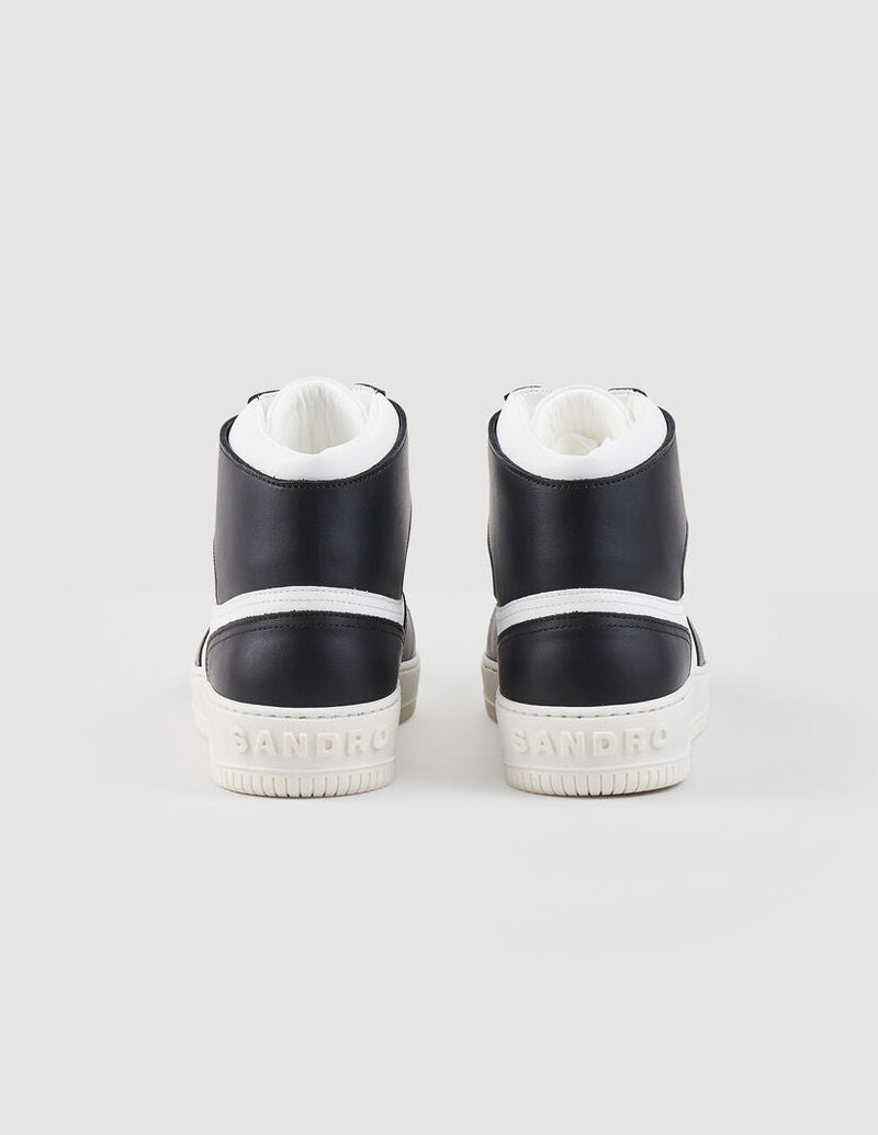 Sneakers altas de pie