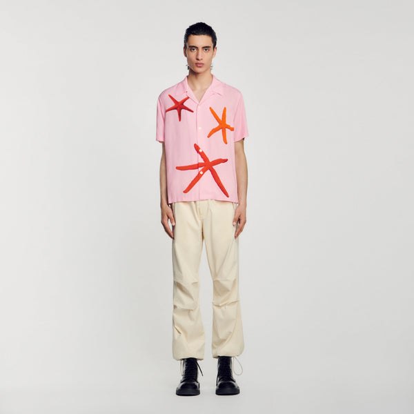 Sandro | Camisa con estampado de estrellas de mar para hombre.