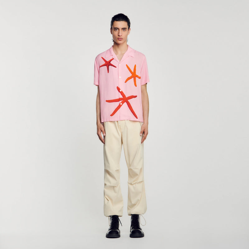 Sandro | Camisa con estampado de estrellas de mar para hombre.