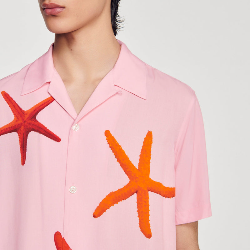 Sandro | Camisa con estampado de estrellas de mar para hombre.