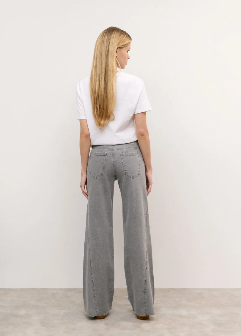 Pantalón corte lateral tachas