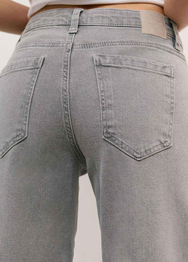 Pantalón corte lateral tachas