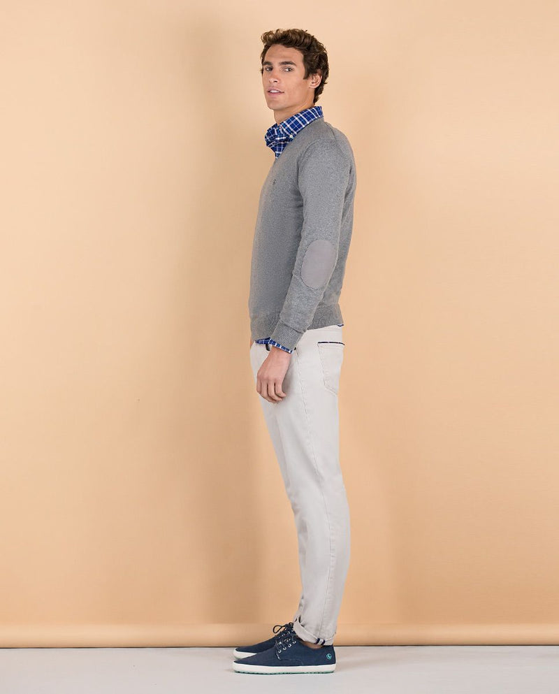 El Ganso | Jersey Cuello Pico Coderas Gris para hombre.